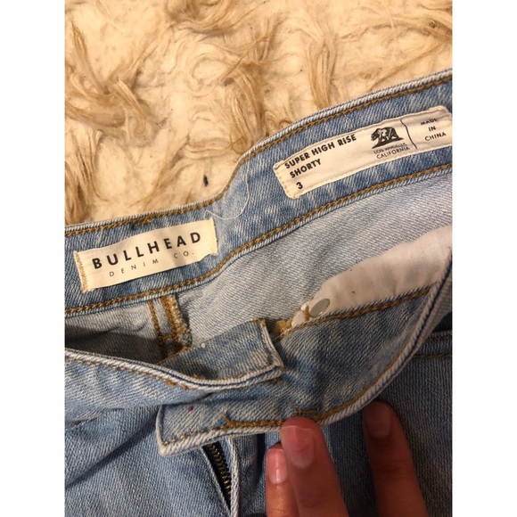 Medium wash pac sun shorts size 3 - Picture 3 of 3